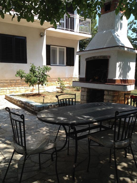 Villa Rosa With Yard And Children'S Playground Tar-Vabriga Room photo