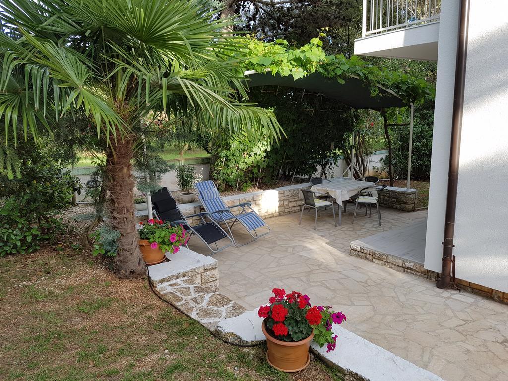 Villa Rosa With Yard And Children'S Playground Tar-Vabriga Exterior photo
