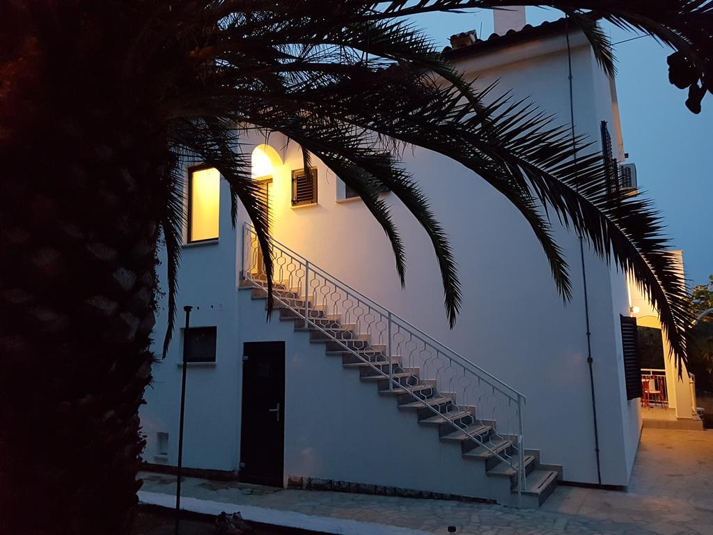 Villa Rosa With Yard And Children'S Playground Tar-Vabriga Exterior photo