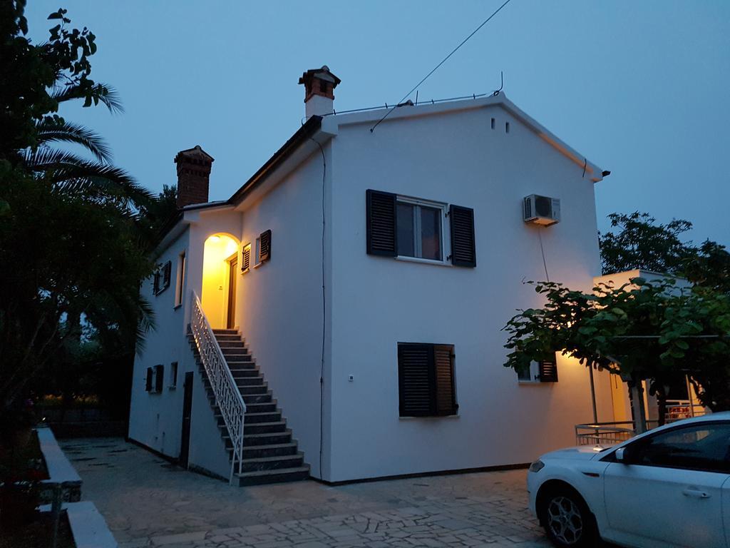 Villa Rosa With Yard And Children'S Playground Tar-Vabriga Exterior photo